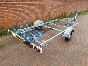 RG2/400 SWING 600 kg GVW, for boats up to 4.5m