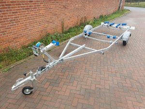 RG2/590 plus 750 kg GVW, for boats up to 5.4m