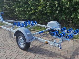 RG2/650 1000 kg GVW, for boats up to 5.4m