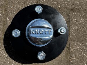 Hub with sealed Bearing for Knott unbraked axles.